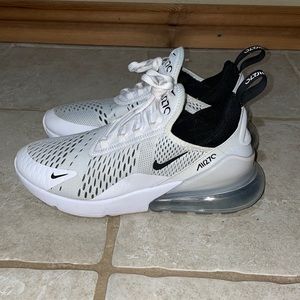 Nike Women’s Air Max 270. Size 8.5. Color-white and black